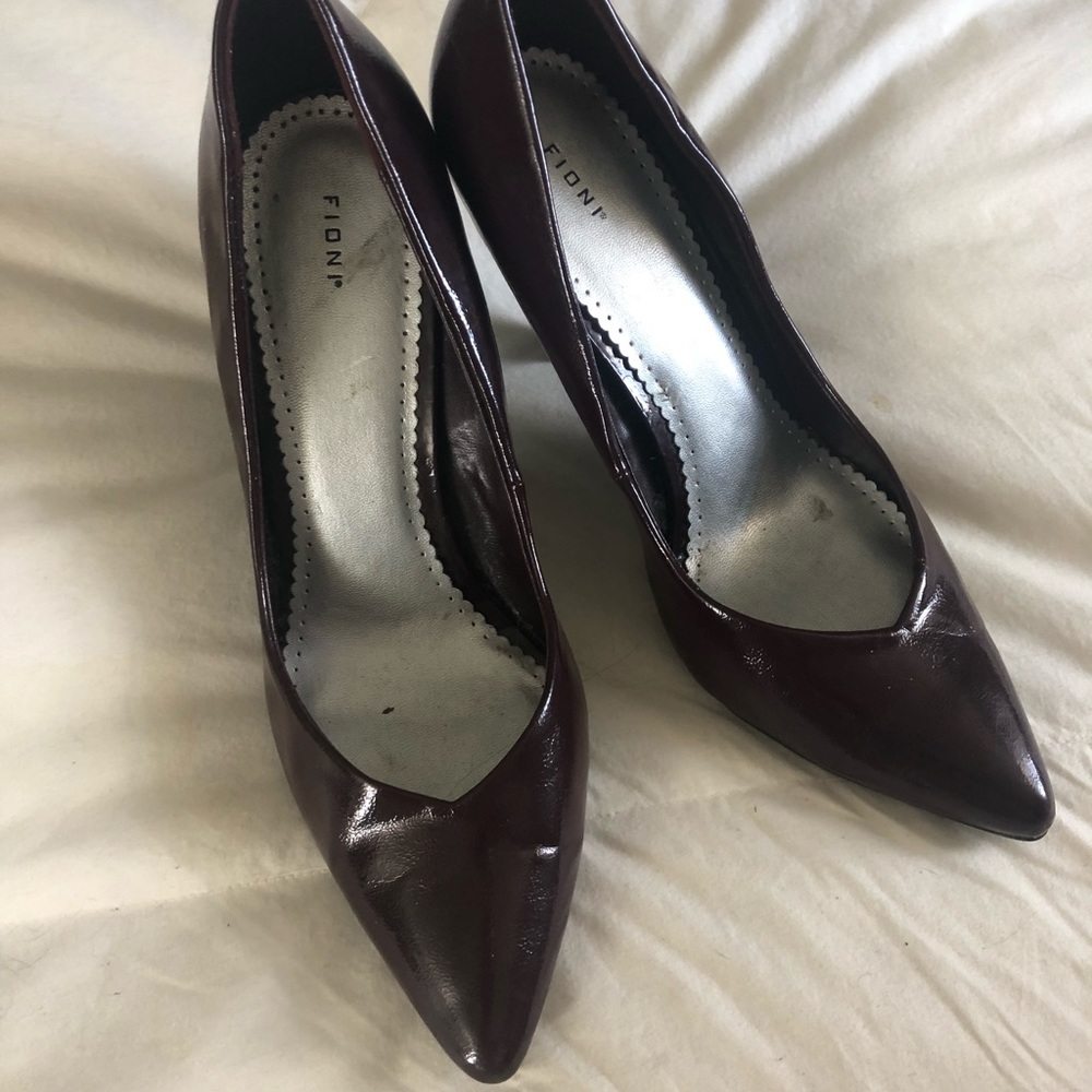 Size 11 Burgundy Pantent heels